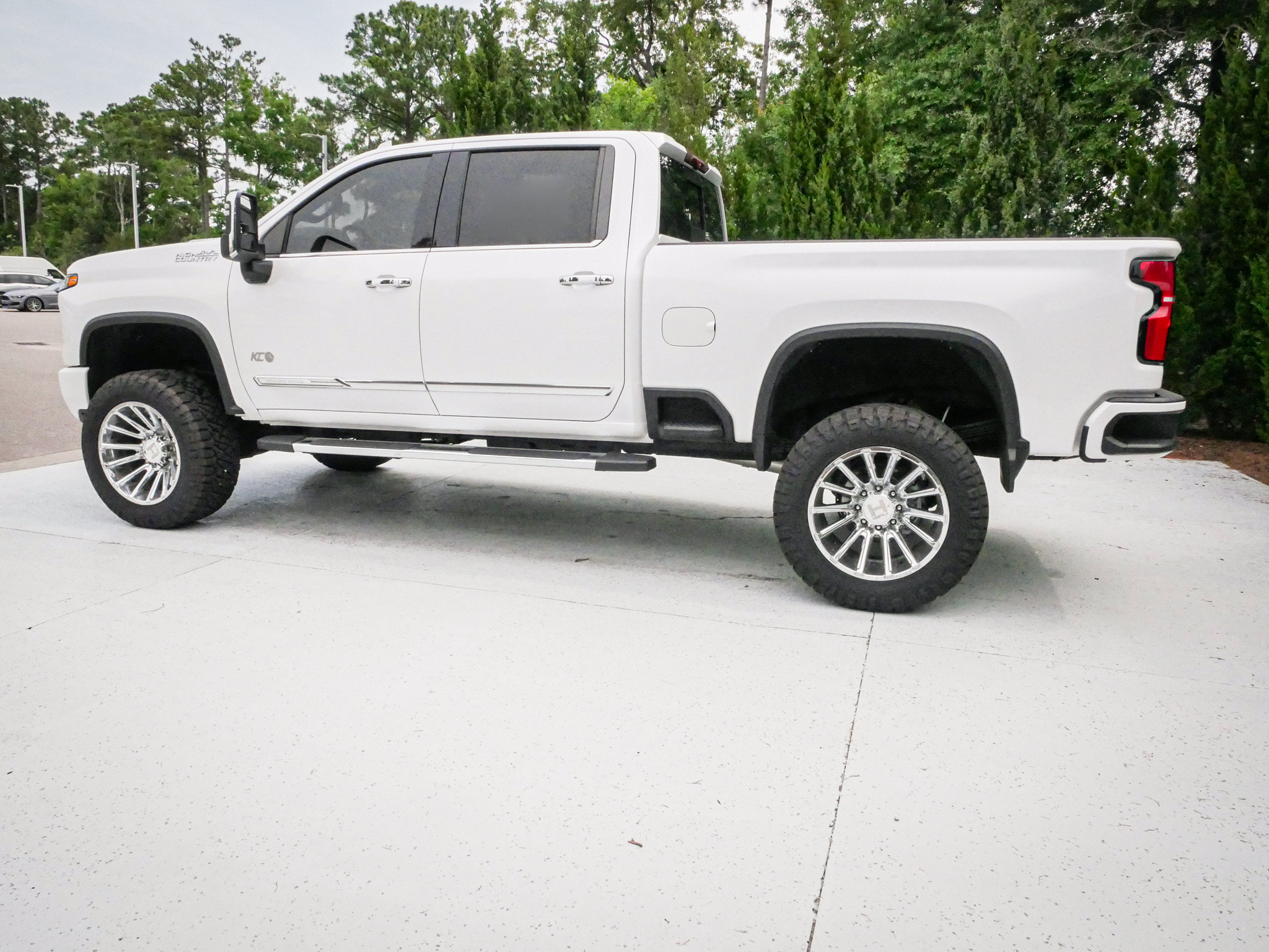 Used 2024 Chevrolet Silverado 3500 High Country w/ Technology Package AWD/4WD image 7