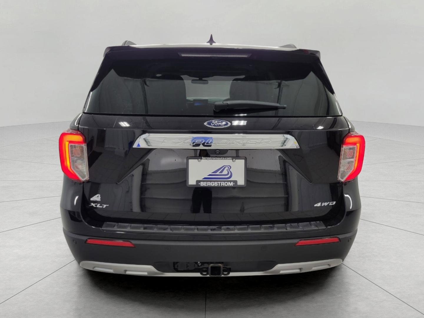 Used 2023 Ford Explorer XLT w/ Equipment Group 202A AWD/4WD image 26