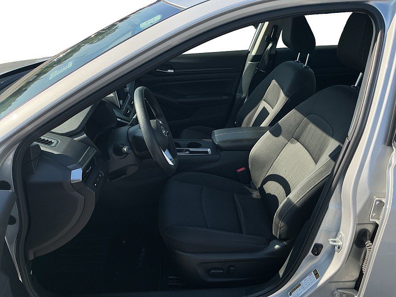 Used 2025 Nissan Altima 2.5 SV FWD image 10