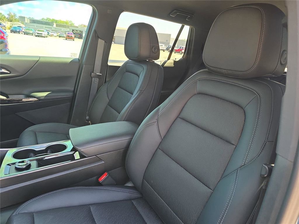 Used 2026 Chevrolet Equinox LT w/ Convenience Package II FWD image 19
