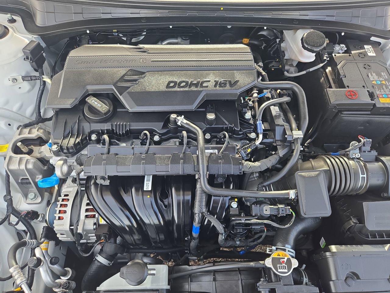 Used 2025 Hyundai Elantra Limited image 30