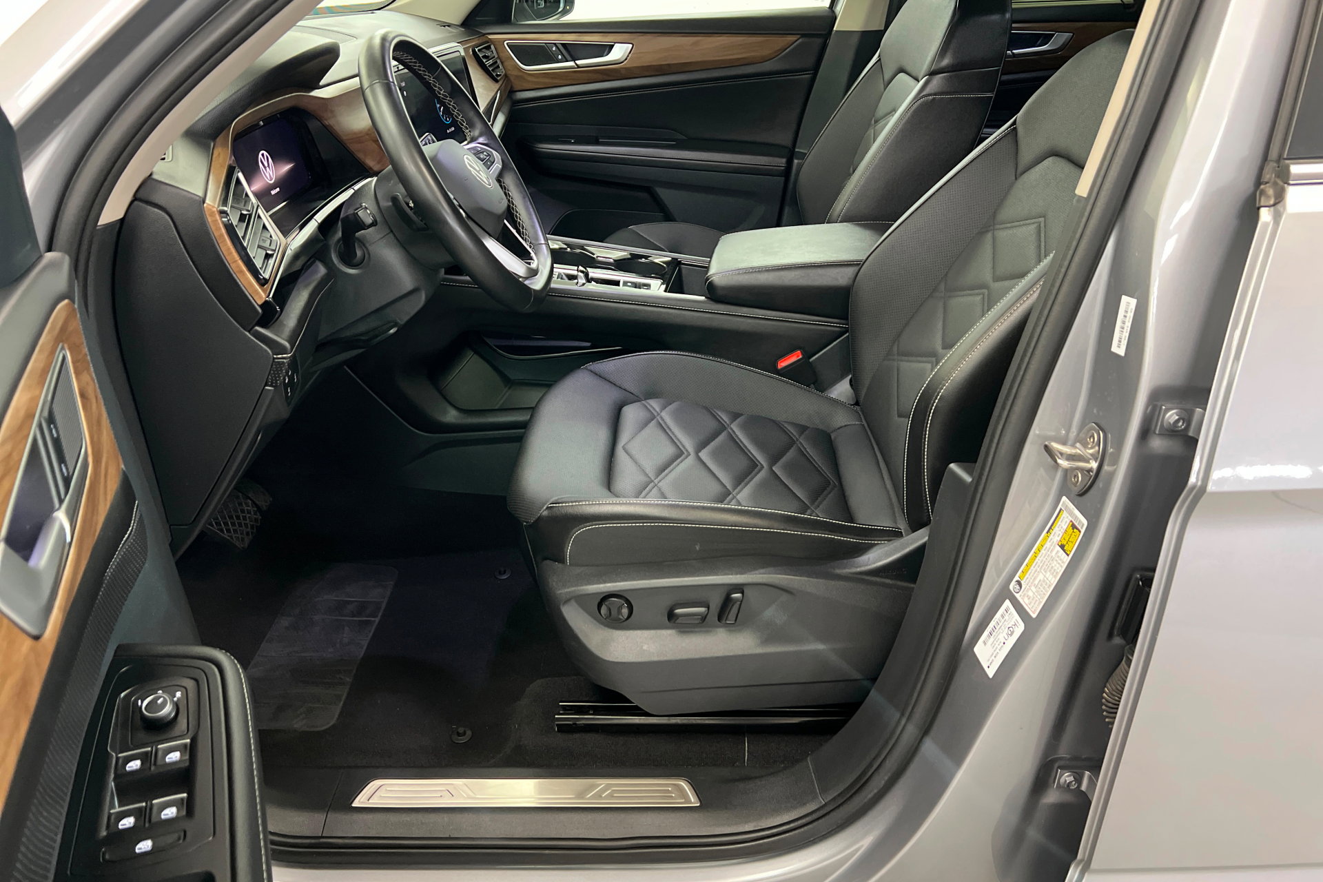 Used 2025 Volkswagen Atlas SE AWD/4WD image 18