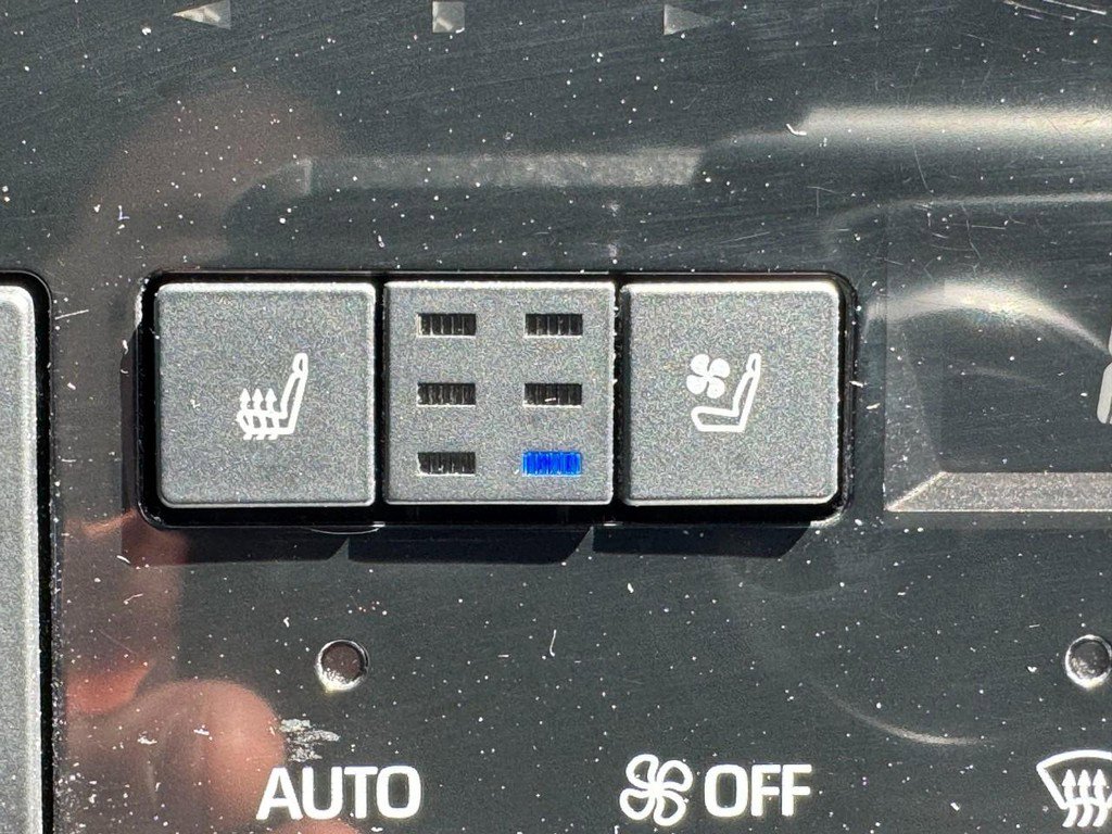 Used 2019 Toyota Avalon Limited w/ Protection Package image 24