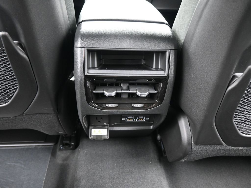 New 2025 Jeep Grand Cherokee Altitude image 30