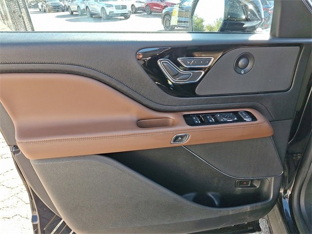 Used 2020 Lincoln Aviator Reserve w/ Equipment Group 201A image 12