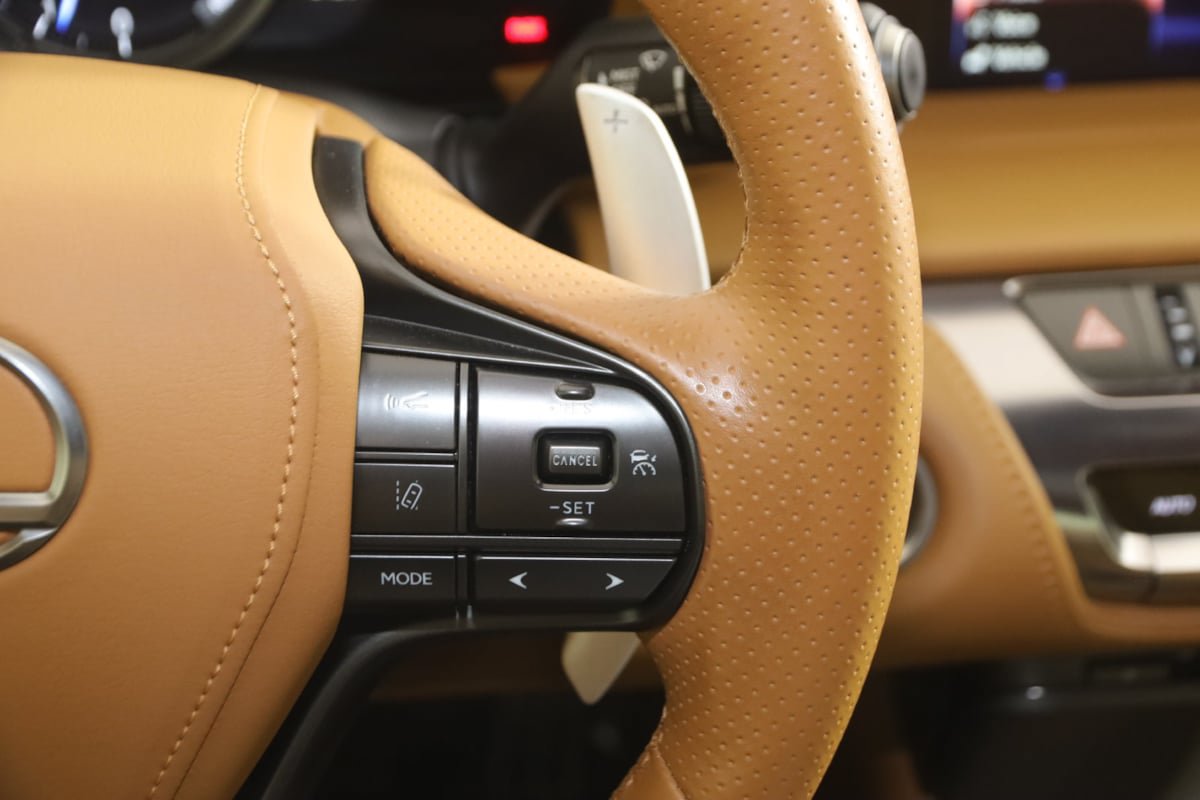 Used 2018 Lexus LC 500 Coupe w/ Touring Package RWD image 39