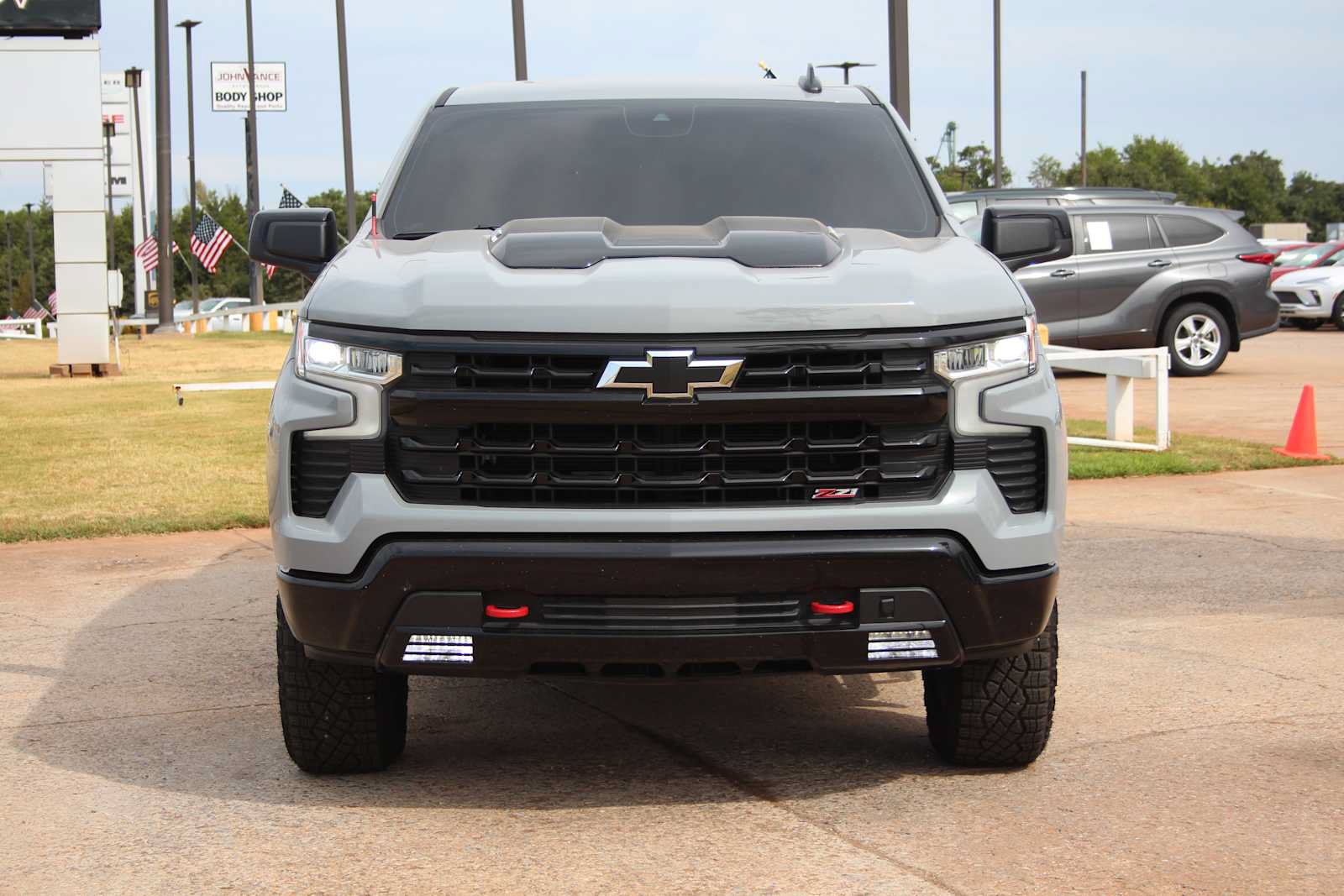 Used 2024 Chevrolet Silverado 1500 LT Trail Boss w/ Convenience Package II AWD/4WD image 3