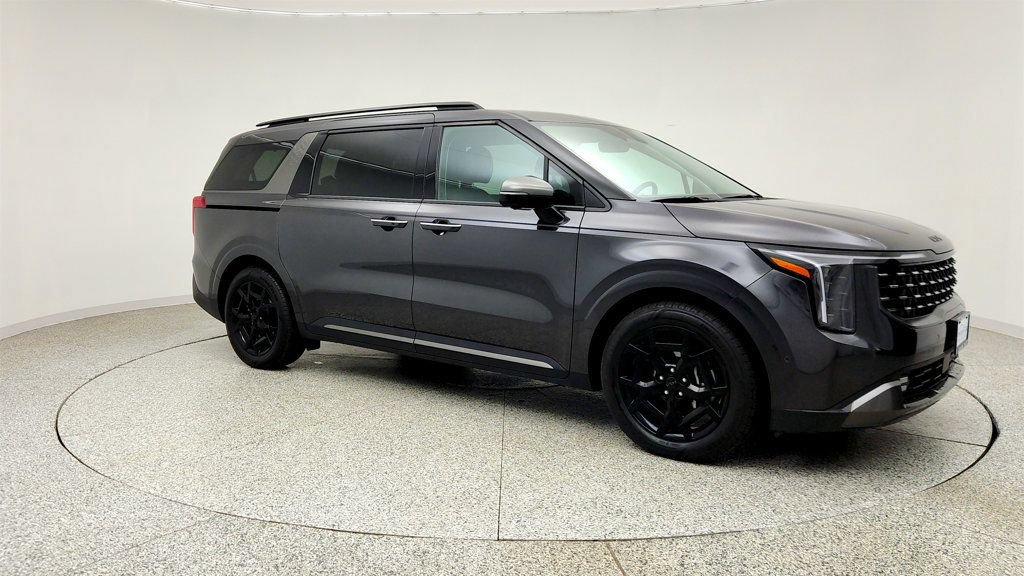 Used 2025 Kia Carnival SX w/ SX Dark Edition Package FWD image 3