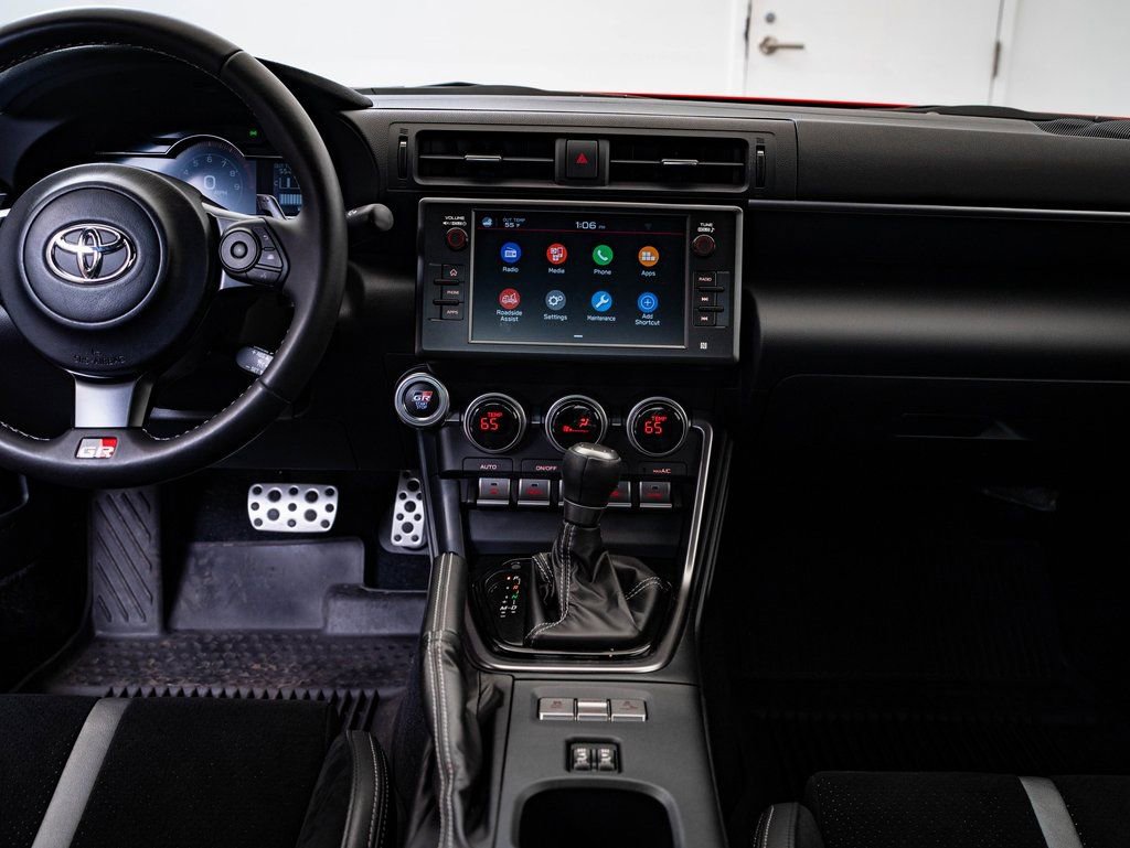 Used 2024 Toyota GR86 Premium image 30