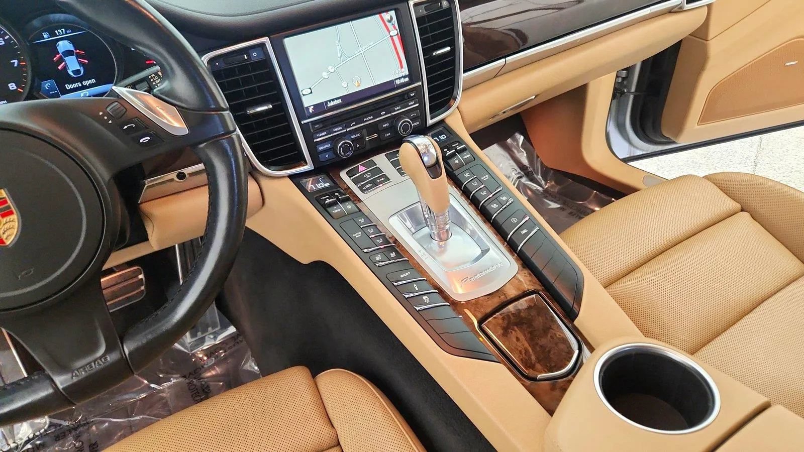 Used 2015 Porsche Panamera 4 AWD/4WD image 27