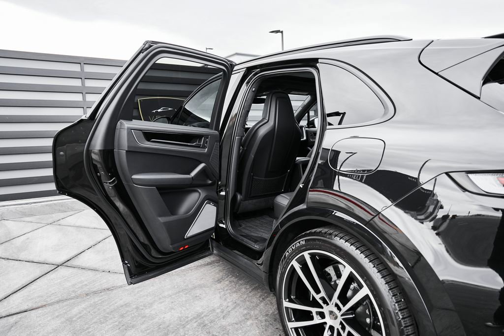 Used 2026 Porsche Cayenne Turbo image 30