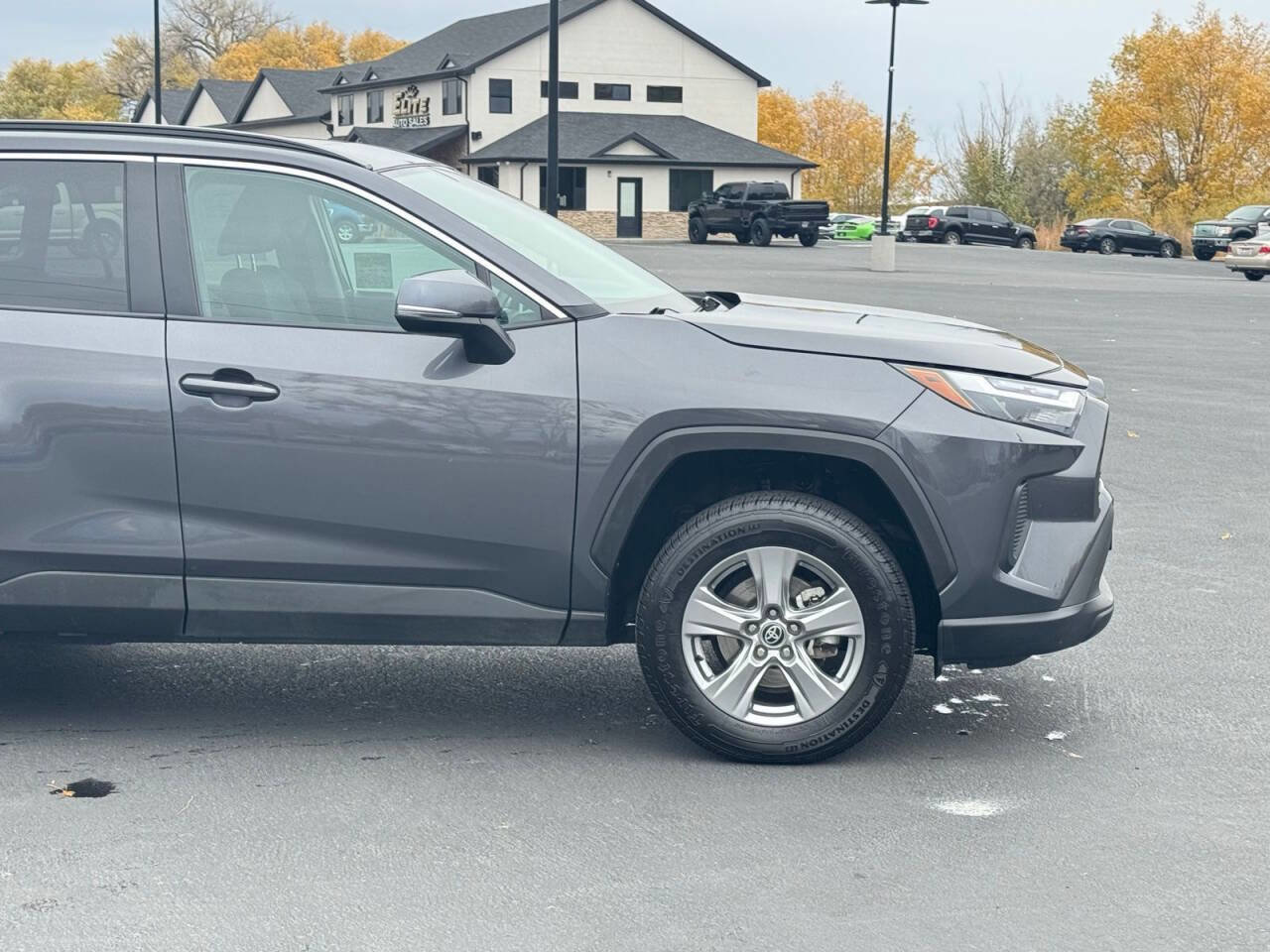 Used 2024 Toyota RAV4 XLE w/ Convenience Package image 4