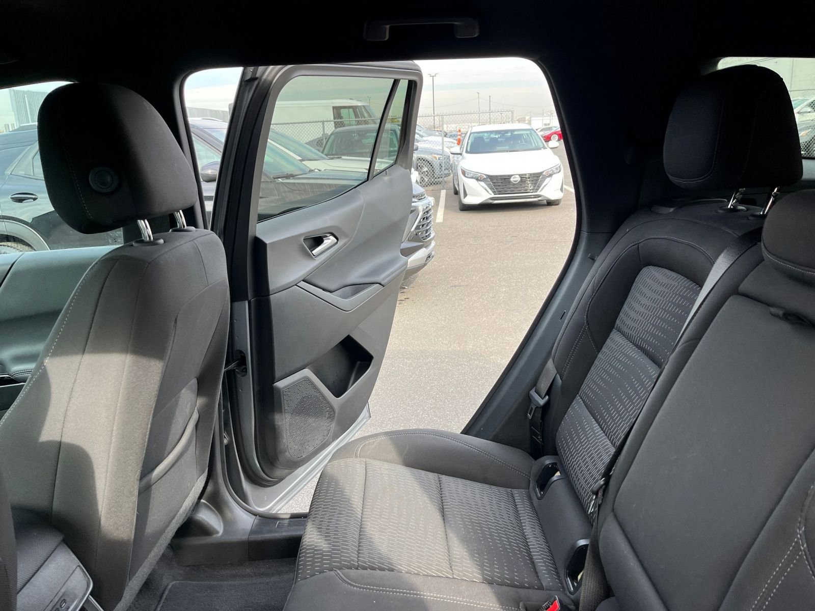 Used 2025 Chevrolet Equinox LT image 38