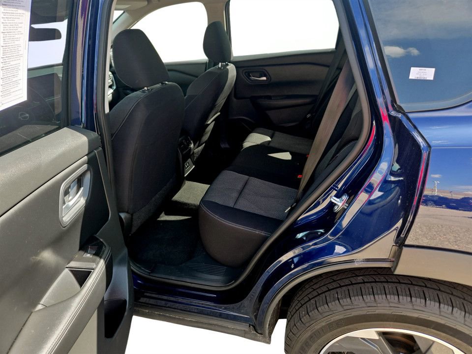 Used 2024 Nissan Rogue SV FWD image 30