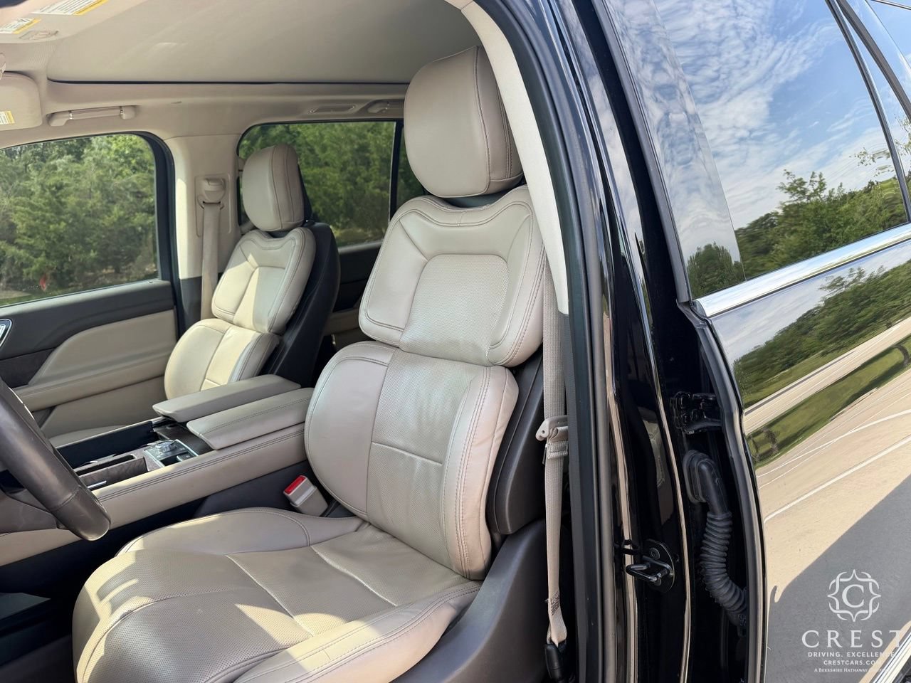 Used 2022 Lincoln Navigator 2WD image 11