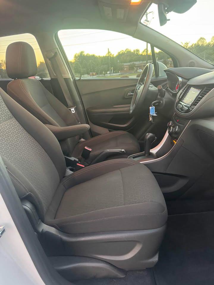 Used 2020 Chevrolet Trax LS w/ Tint and Cruise Package image 6