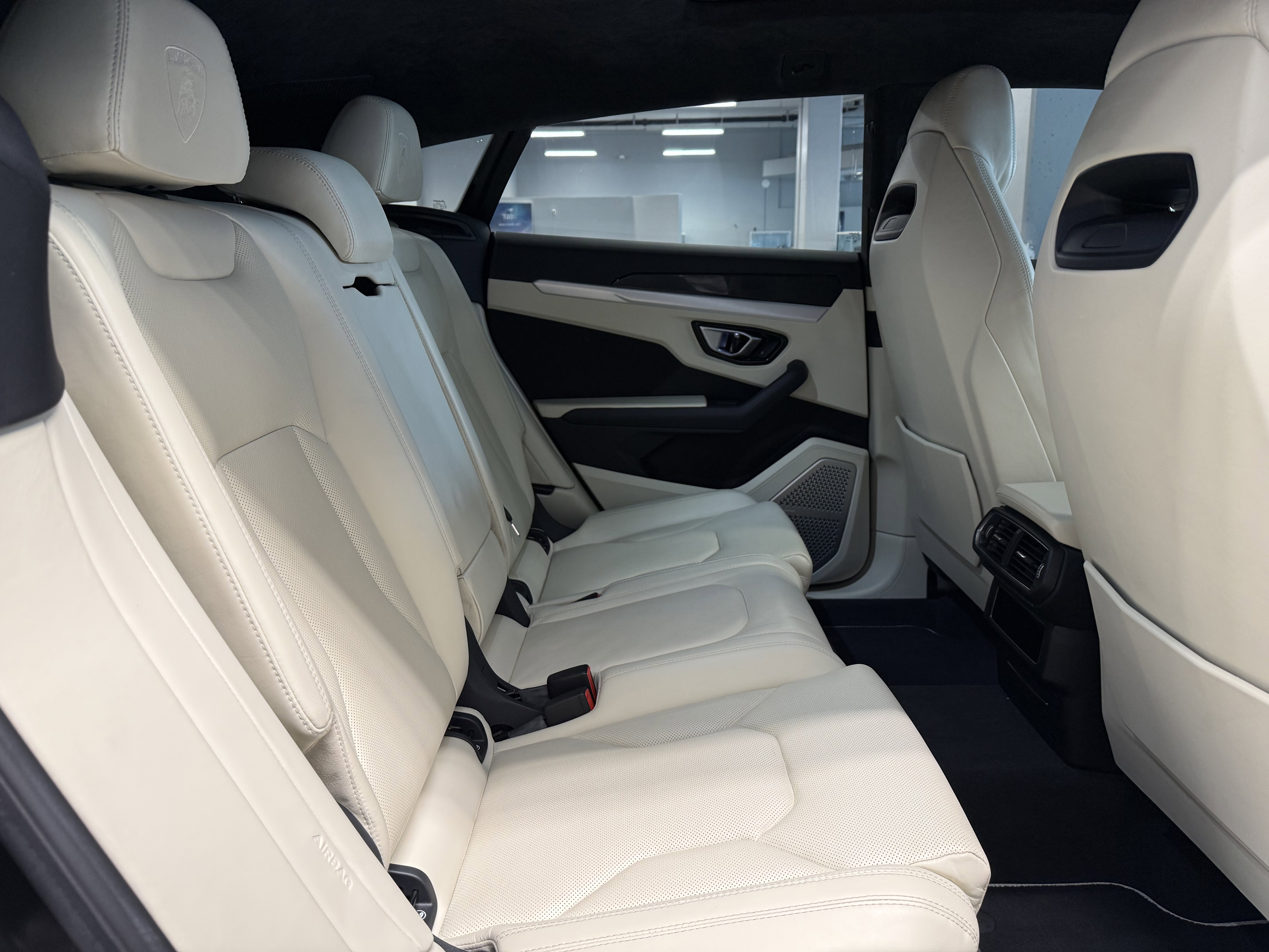 Used 2020 Lamborghini Urus image 22