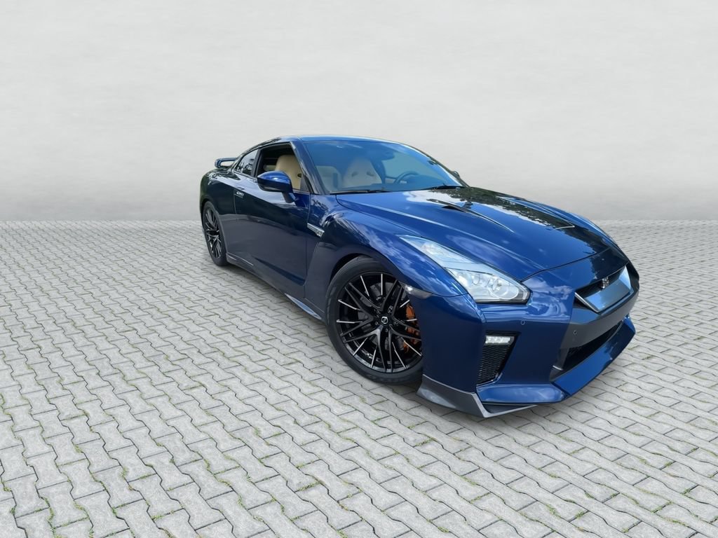 Used 2017 Nissan GT-R Premium w/ Premium Interior Package AWD/4WD image 2