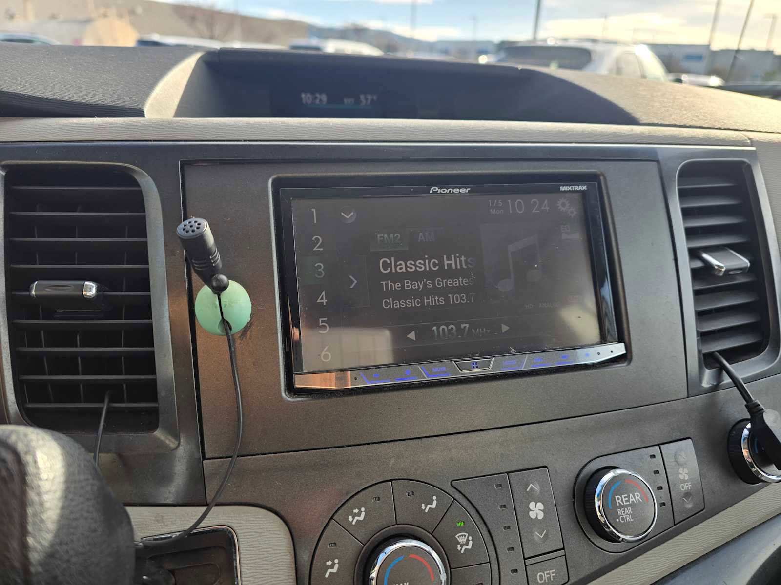 Used 2012 Toyota Sienna LE image 25