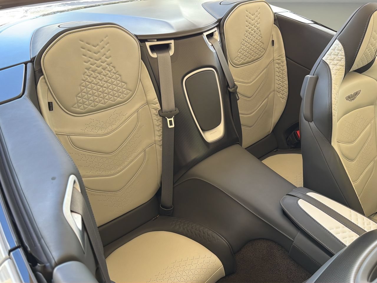 Used 2023 Aston Martin DBS Superleggera Volante RWD image 16