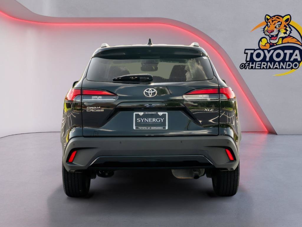 Used 2024 Toyota Corolla Cross XLE FWD image 6