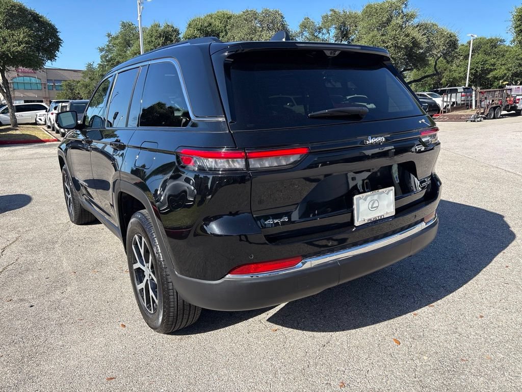 Used 2023 Jeep Grand Cherokee Limited w/ Luxury Tech Group II AWD/4WD image 3