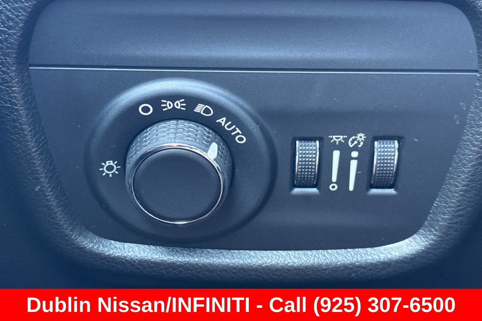 Used 2025 Jeep Grand Cherokee Laredo X w/ Luxury Tech Group I RWD image 43