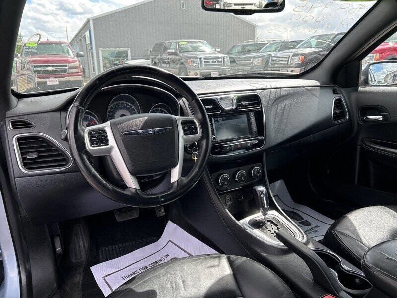 Used 2012 Chrysler 200 Limited FWD image 13