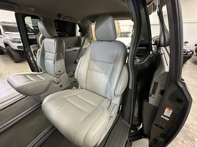 Used 2017 Toyota Sienna XLE w/ XLE Navigation Package AWD/4WD image 39