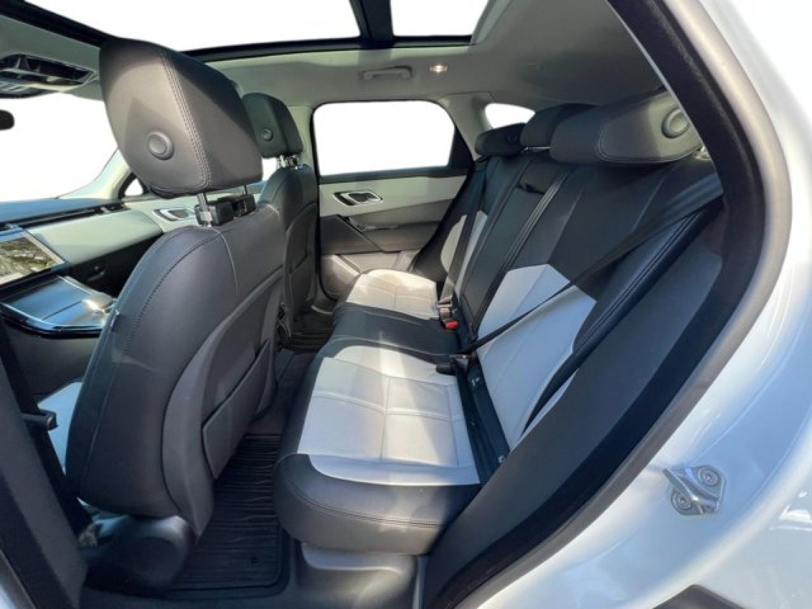 New 2025 Land Rover Range Rover Velar Dynamic SE image 10