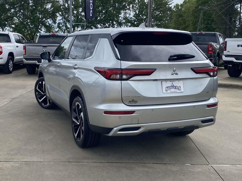 Used 2023 Mitsubishi Outlander SE image 6