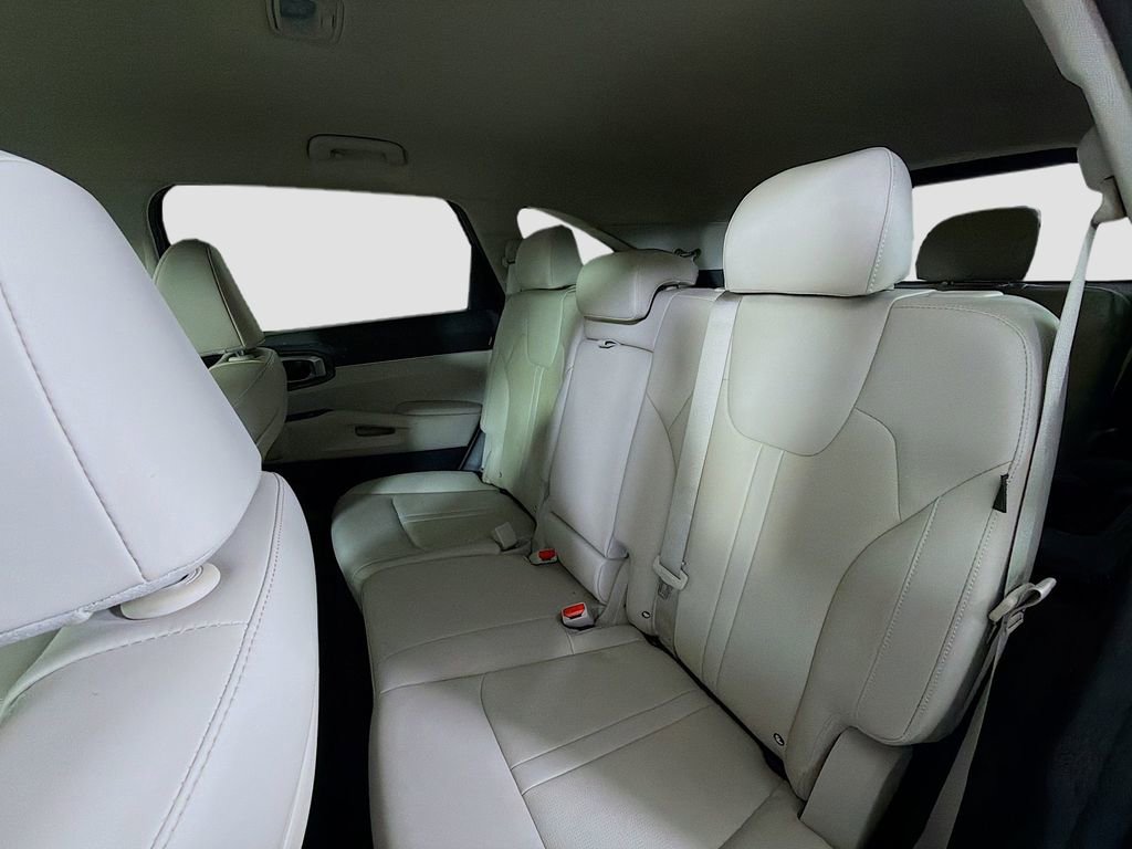 Used 2025 Kia Sorento S image 24