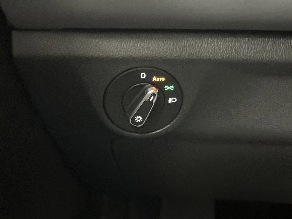 Used 2025 Volkswagen Jetta SE w/ Sunroof Package image 24