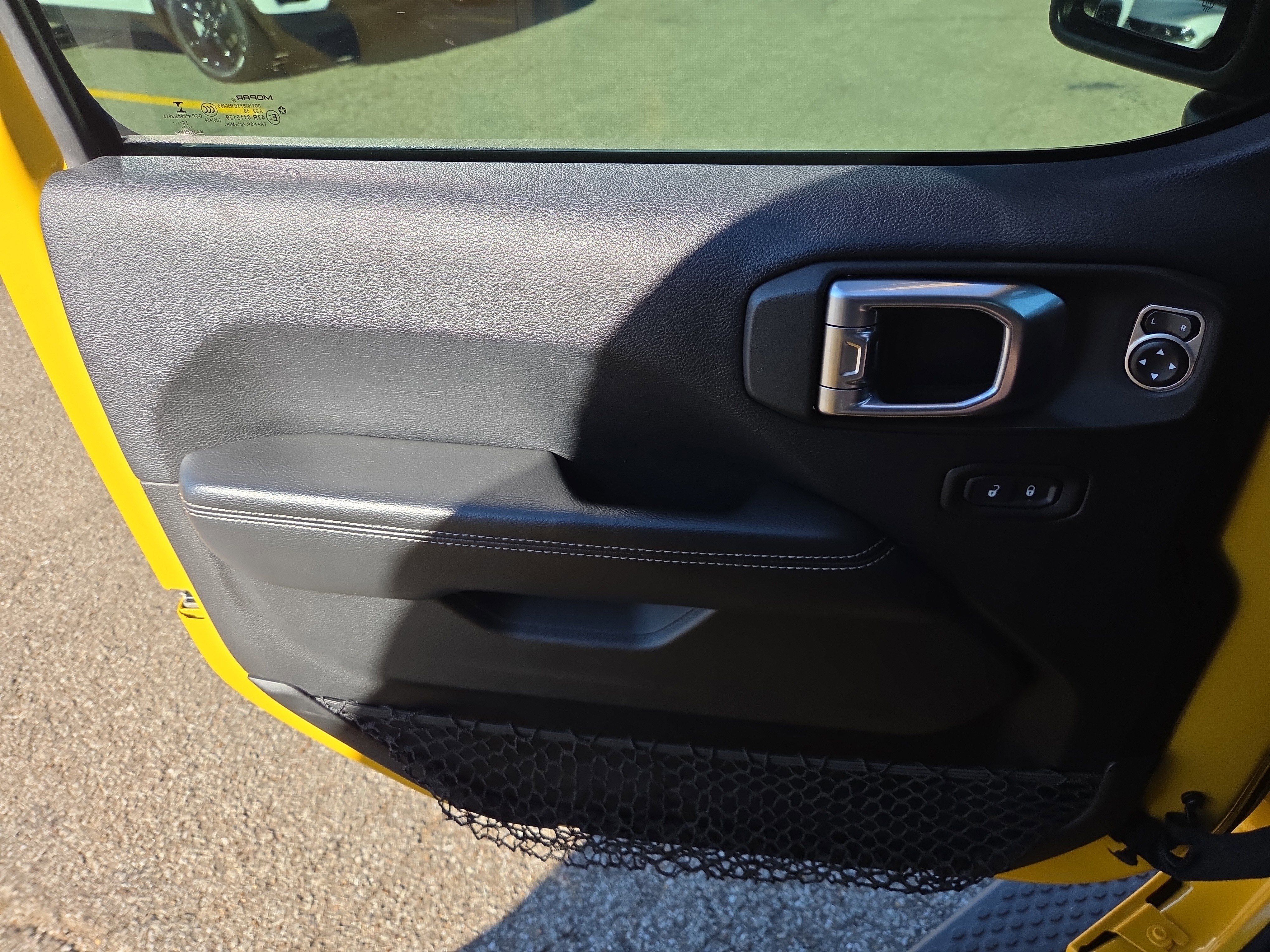 Used 2018 Jeep Wrangler Unlimited Sahara image 9