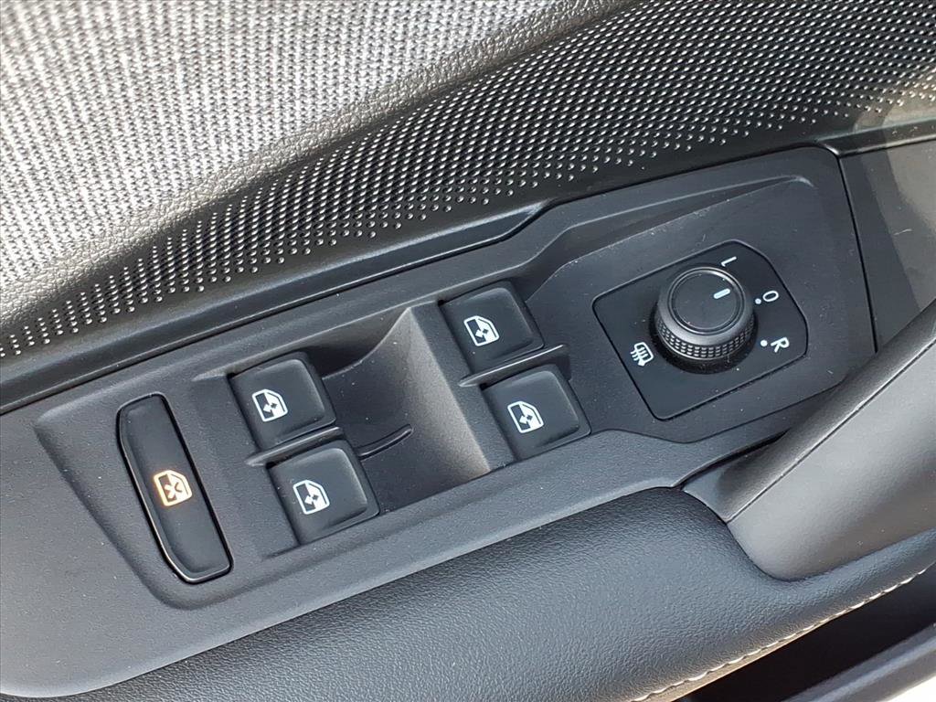 Certified 2025 Volkswagen Tiguan S image 19