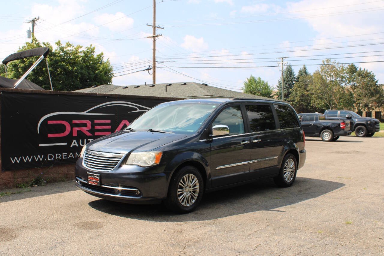 Used 2014 Chrysler Town & Country Touring-L w/ Driver Convenience Group FWD image 1