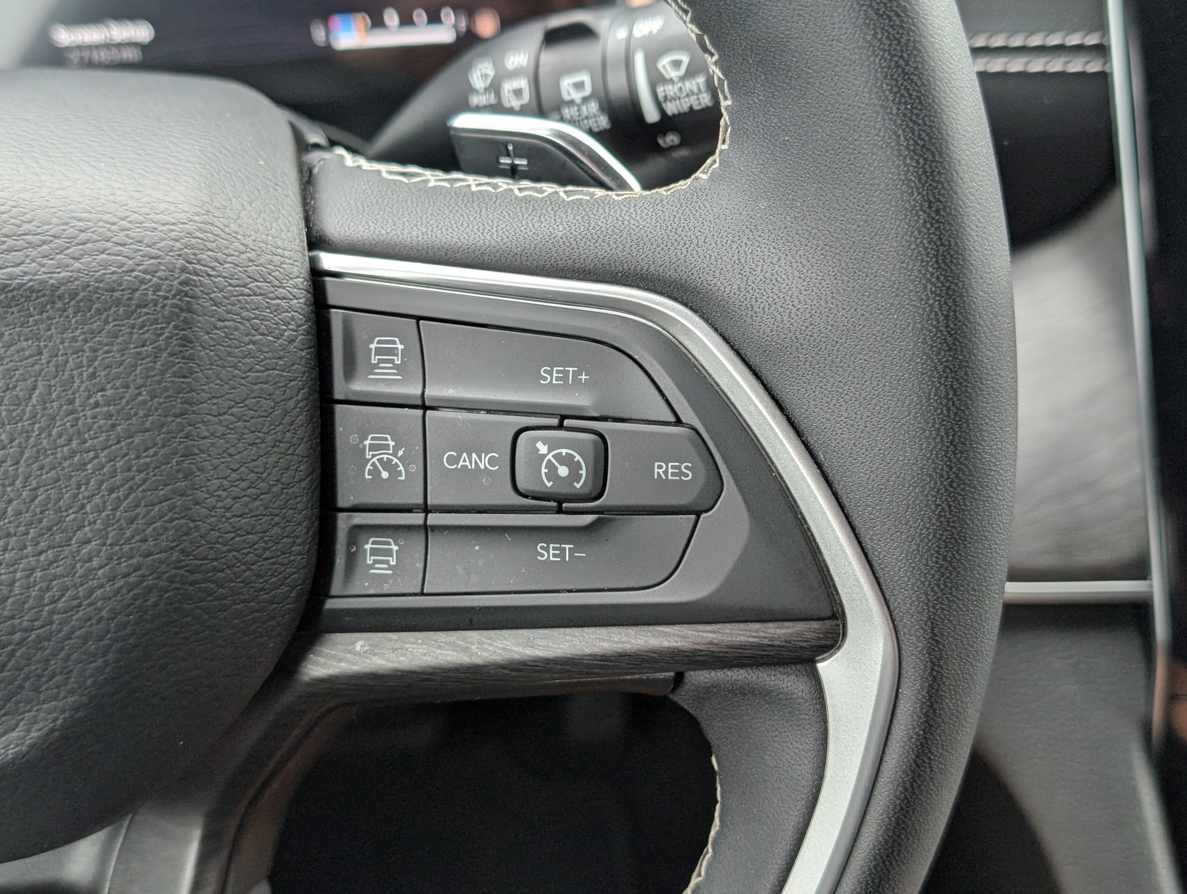 Used 2024 Jeep Grand Cherokee Limited AWD/4WD image 24