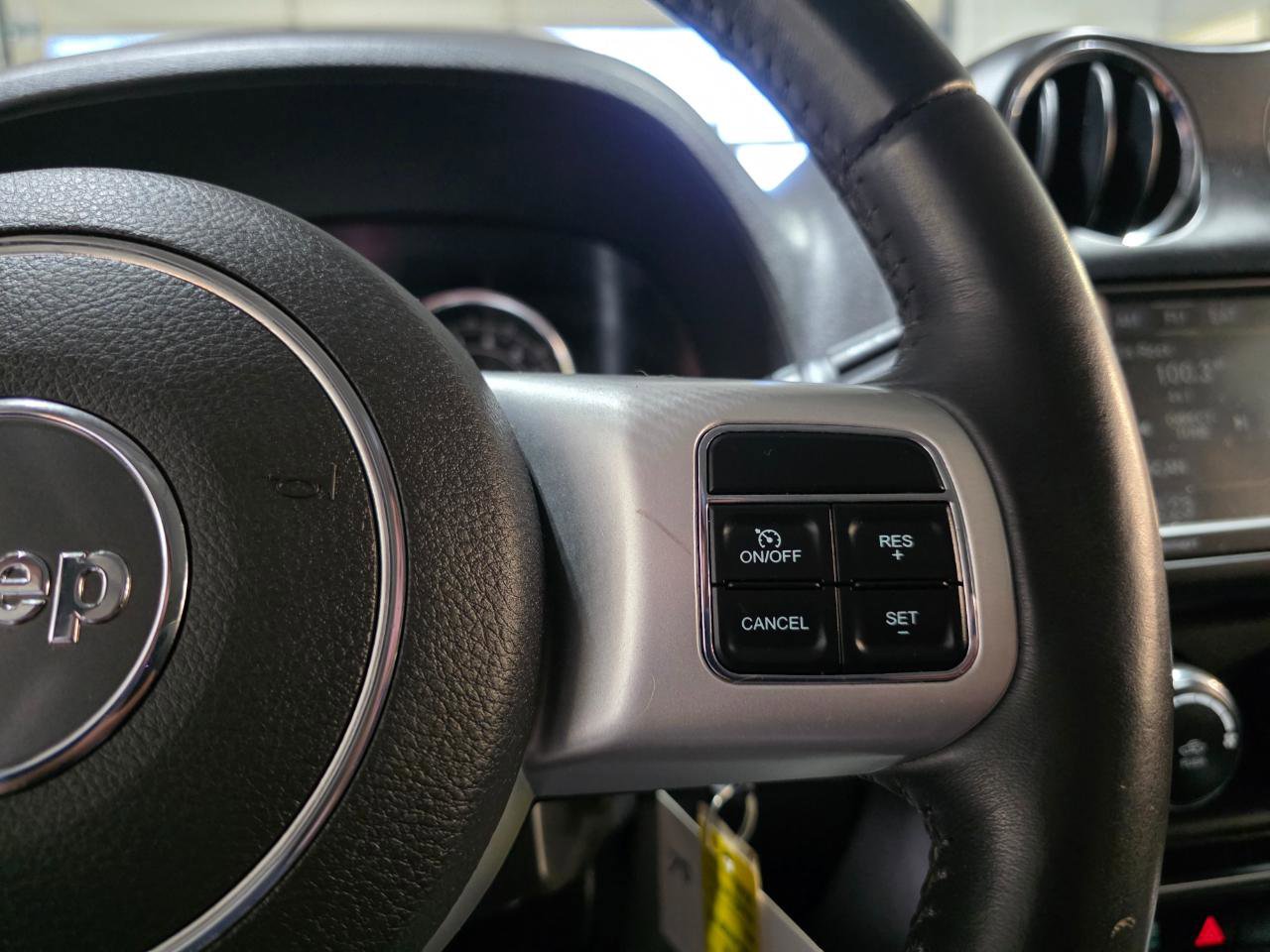 Used 2017 Jeep Compass Latitude image 29