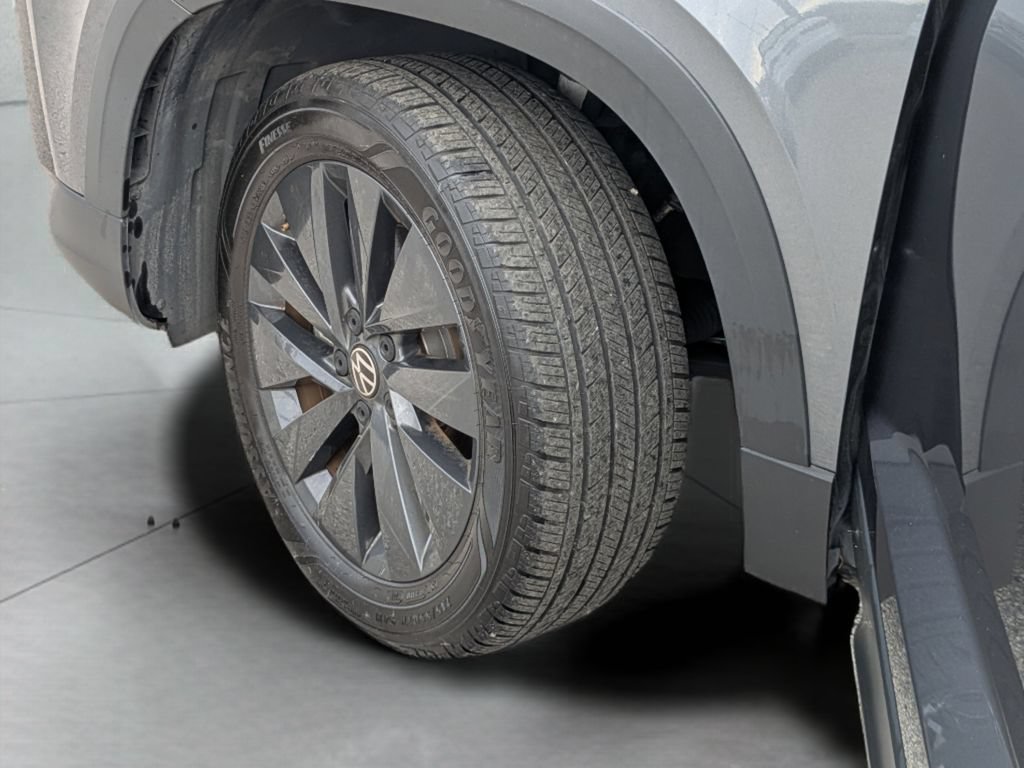 Certified 2023 Volkswagen Taos S FWD image 34