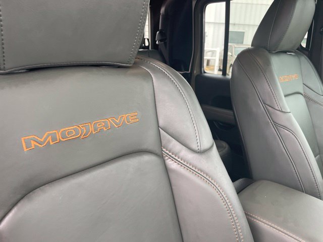 Used 2026 Jeep Gladiator Mojave AWD/4WD image 18