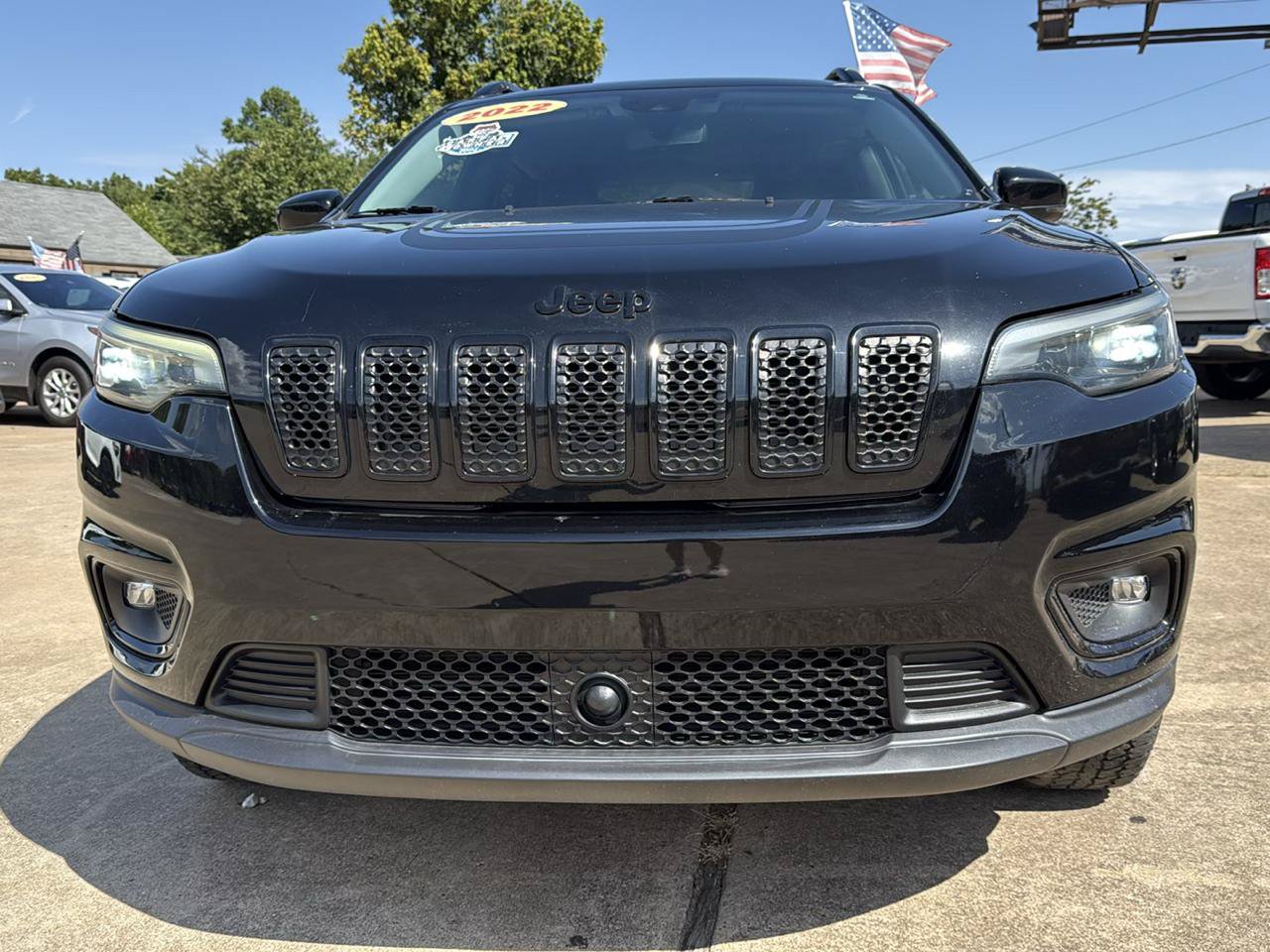 Used 2022 Jeep Cherokee Latitude AWD/4WD image 3