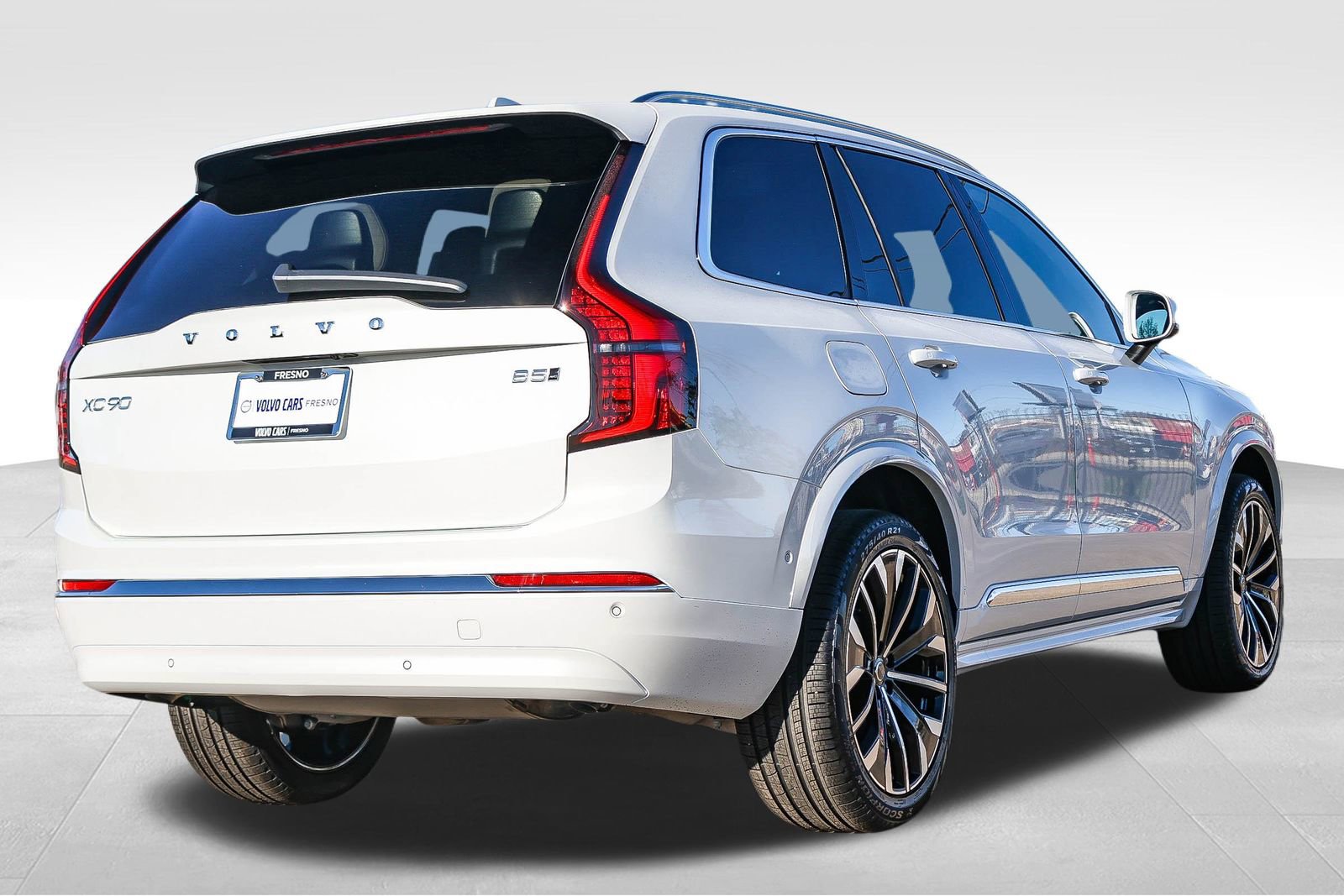 Used 2026 Volvo XC90 B5 Plus w/ Protection Package AWD/4WD image 5