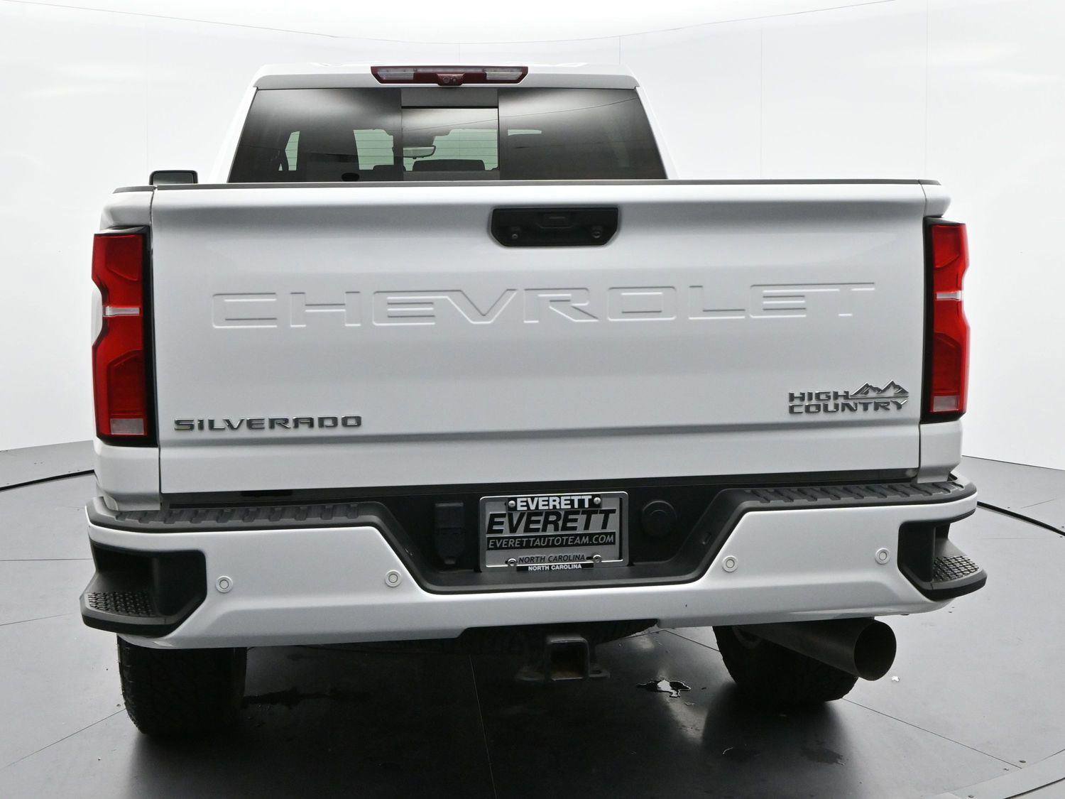 Used 2024 Chevrolet Silverado 2500 High Country w/ Technology Package AWD/4WD image 6