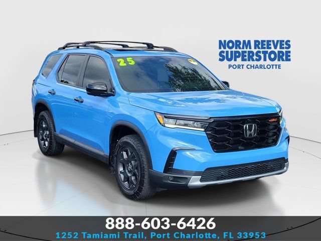 Certified 2025 Honda Pilot TrailSport image 1
