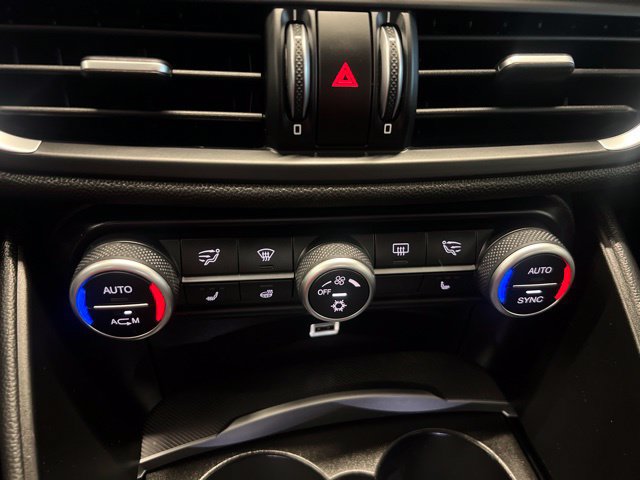 Used 2017 Alfa Romeo Giulia AWD w/ Sport Appearance Package image 30