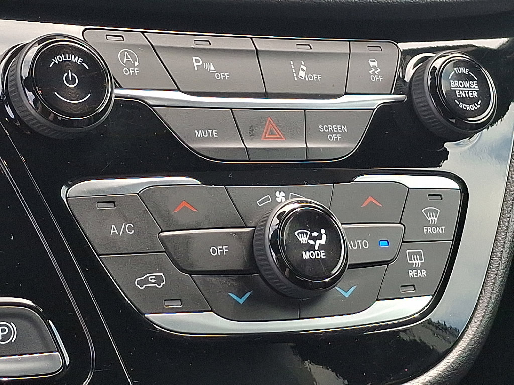 Used 2025 Chrysler Pacifica Select FWD image 21