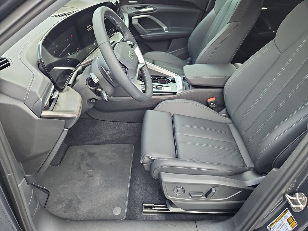 Used 2025 Audi Q5 Premium Plus w/ Premium Plus AWD/4WD image 5