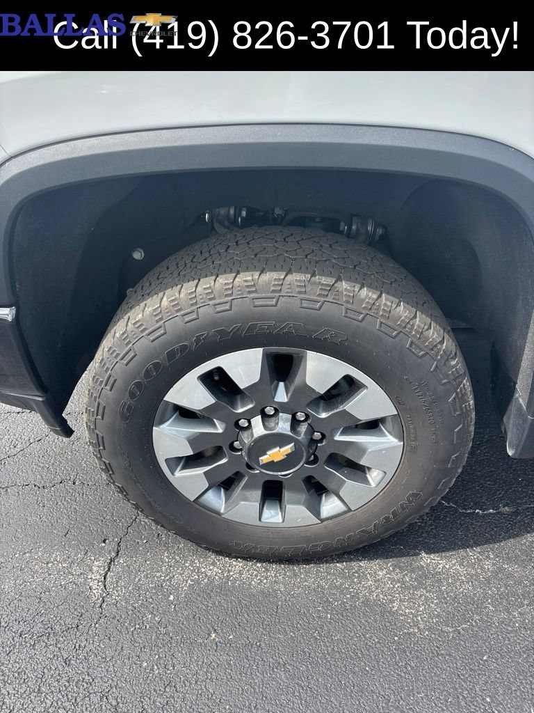 Used 2022 Chevrolet Silverado 2500 Custom w/ Custom Value Package AWD/4WD image 11