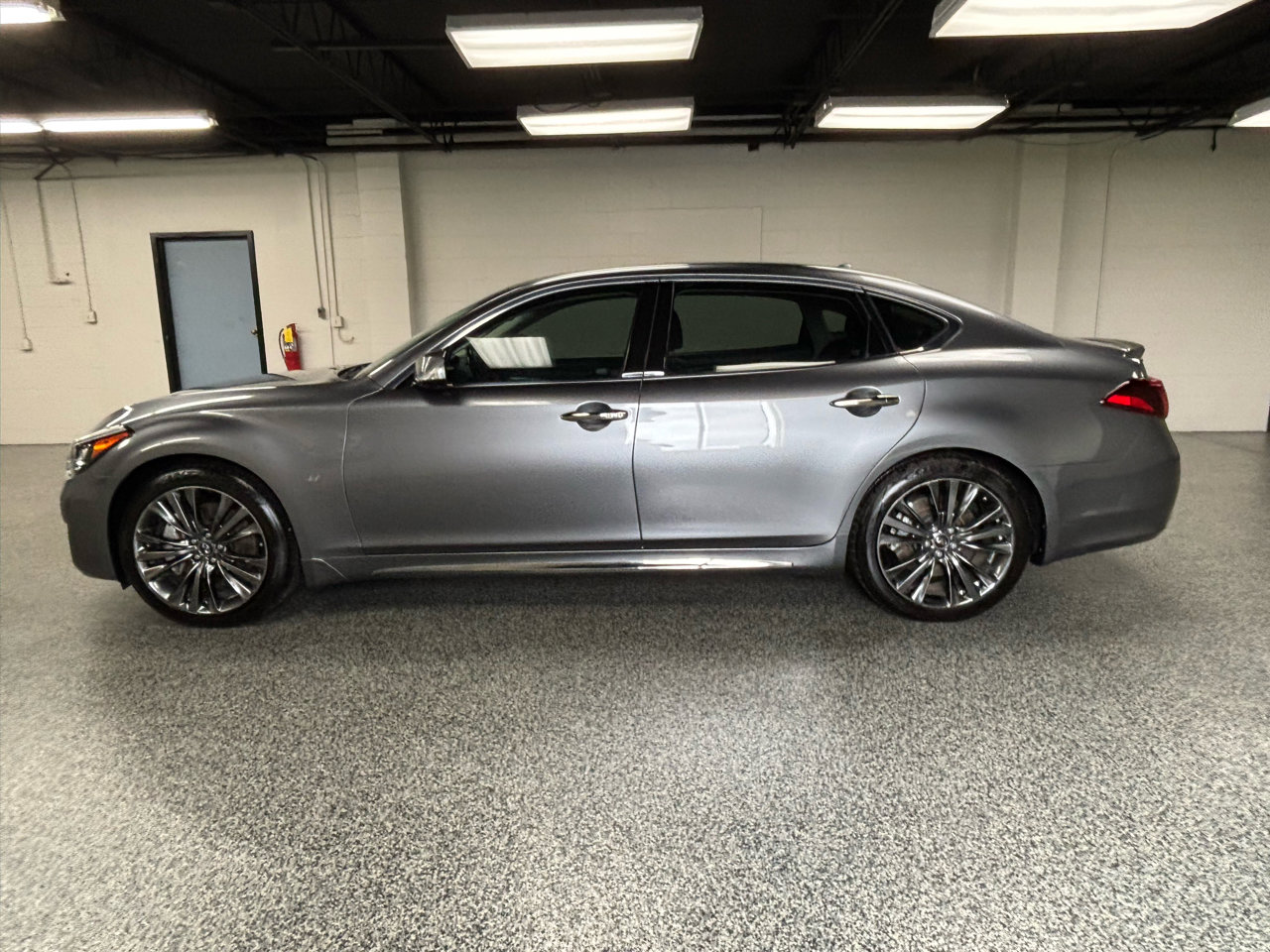 Used 2018 INFINITI Q70 L 3.7 image 7