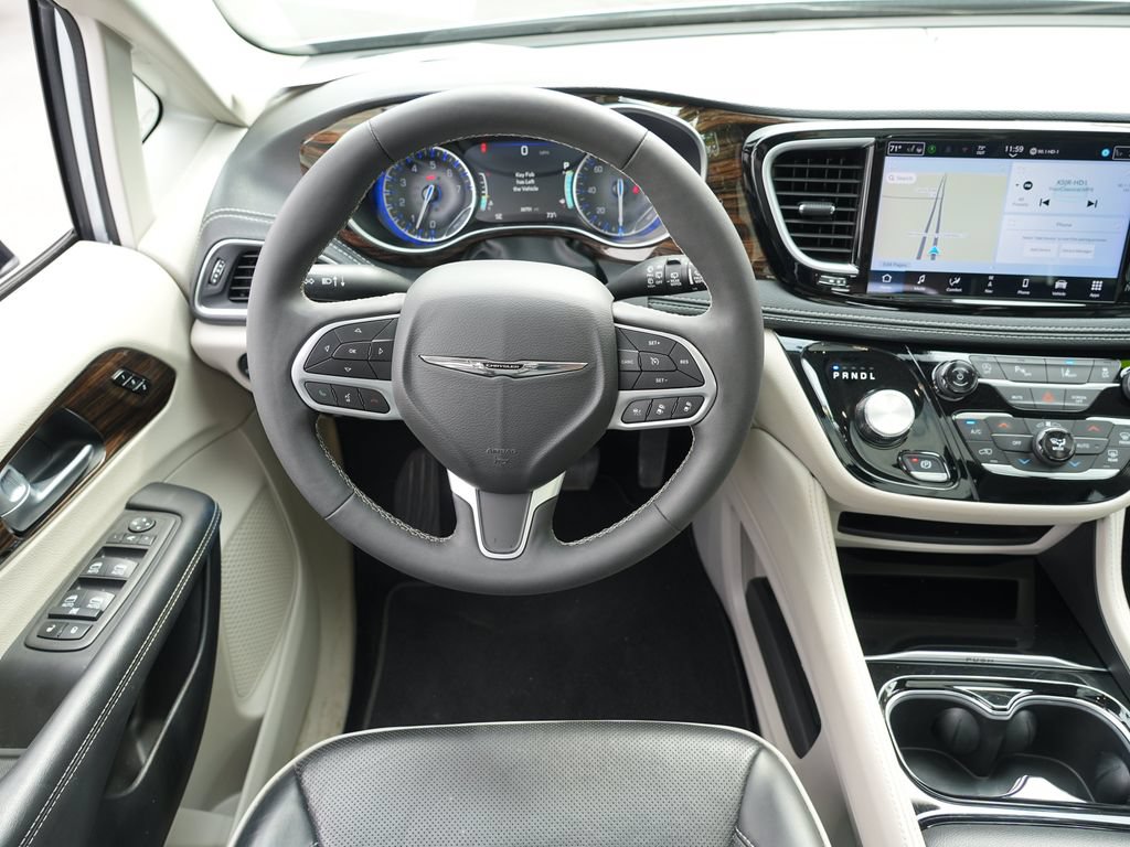 Used 2024 Chrysler Pacifica Limited FWD image 19